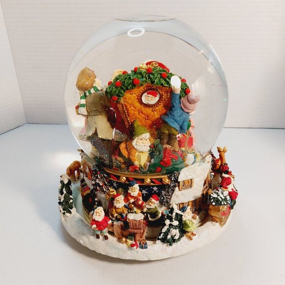 Kirkland Musical Waterglobe with Revolving Base ~ Jolly Old Saint Nicholas - Picture 5 of 11